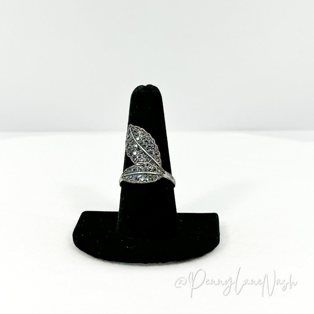 Vintage Dual Leaf with Multi Black Stones Cluster Ring in Silver